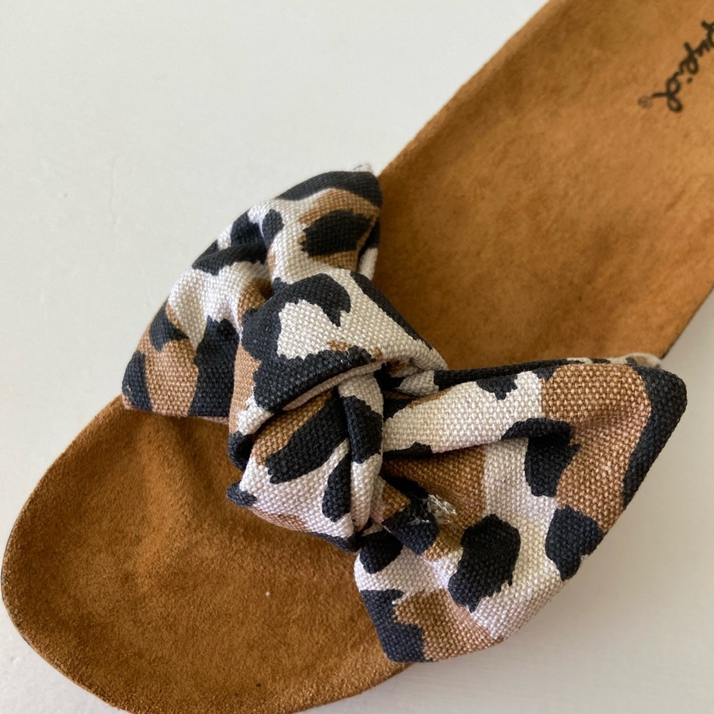 NEW Leopard 🐆 Sandals 👡 - Picture 4 of 5